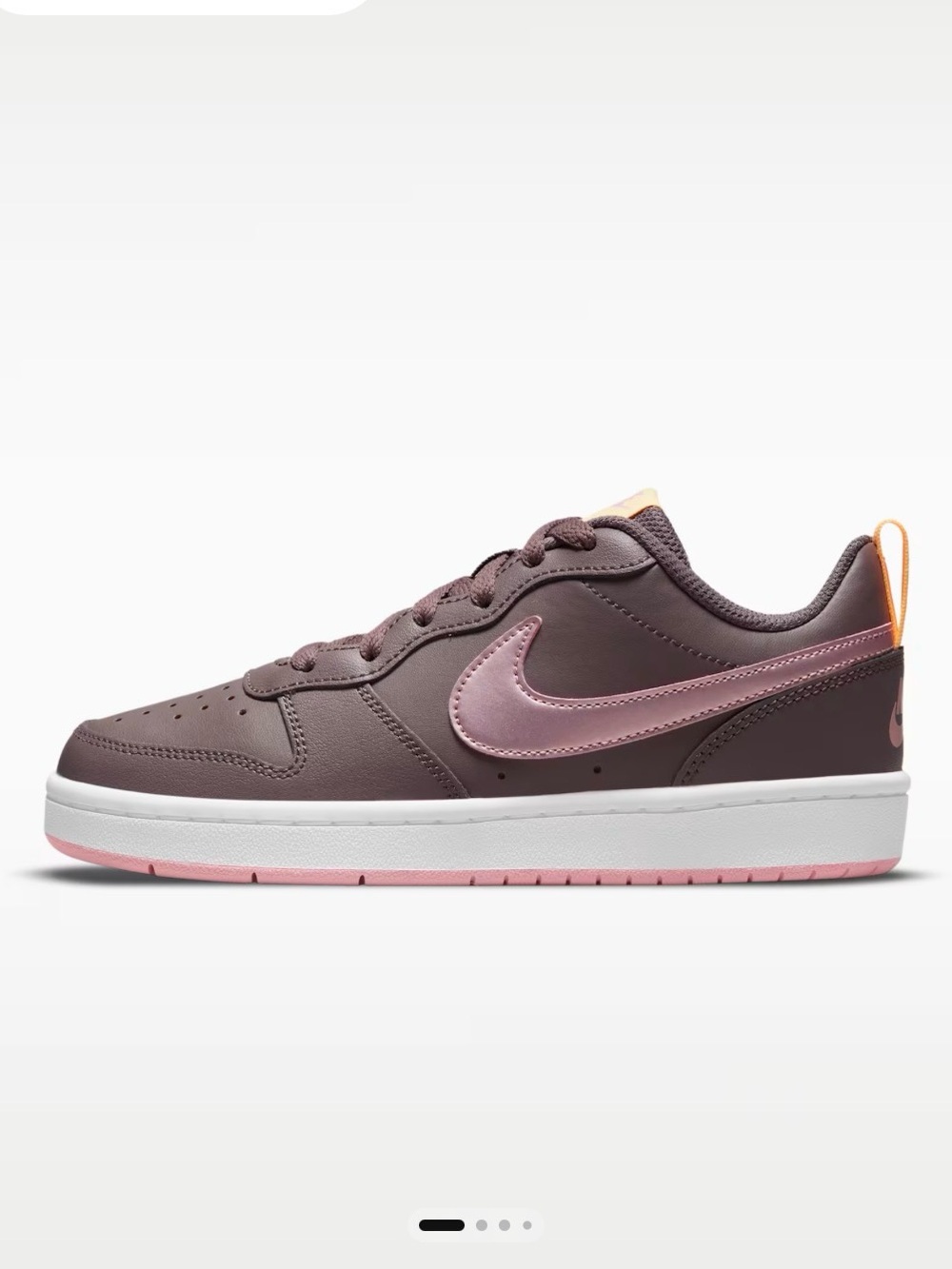 Nike Brown Low-Top Sneakers with Pink Accents, big kids 6.5